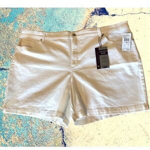 NWT Gloria Vanderbilt Amanda Short 22W White Flex Stretch All Around Slimming